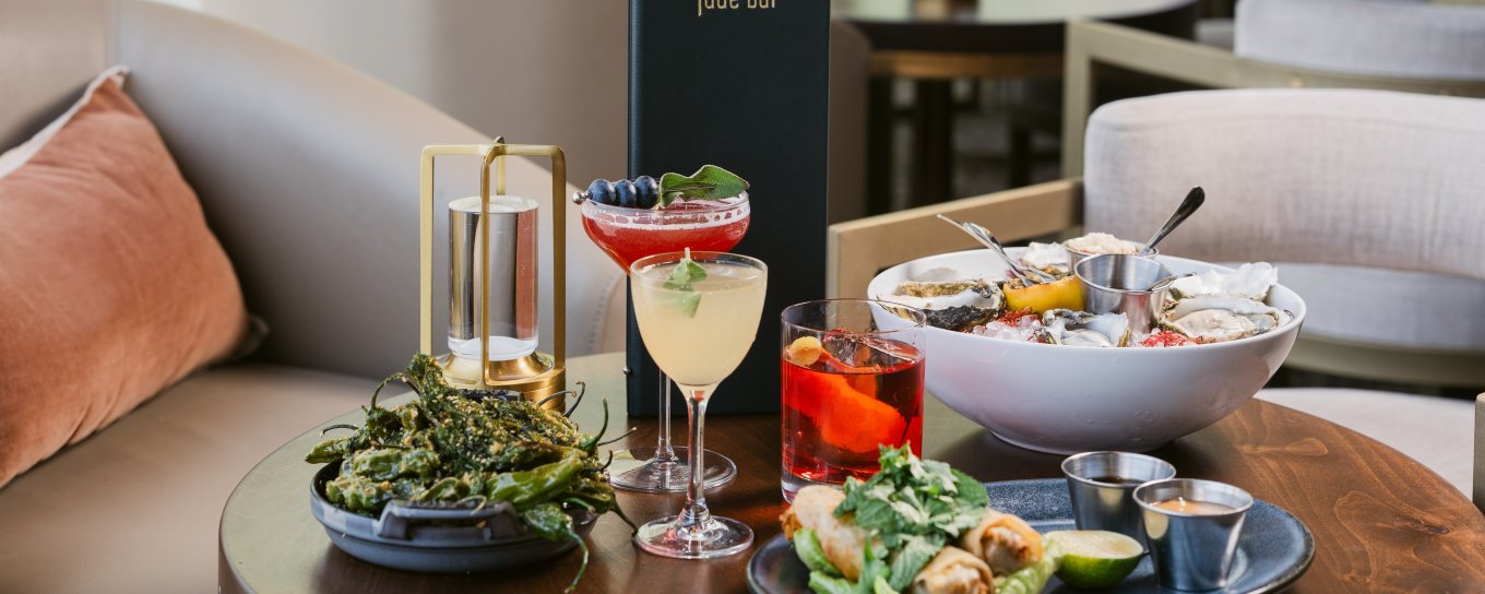 Food and drinks in Jade Bar
