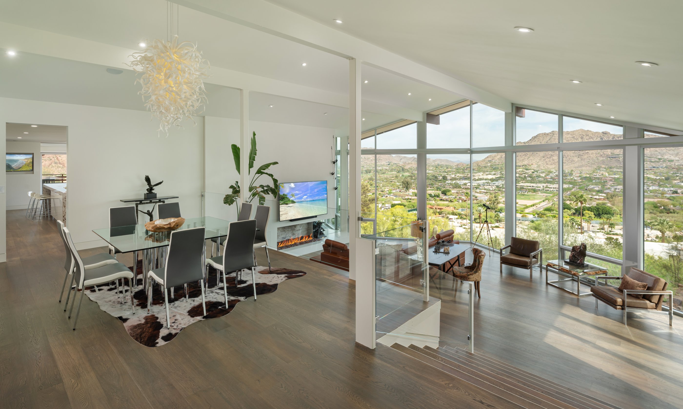 Villa Mariposa Living and Dining Area