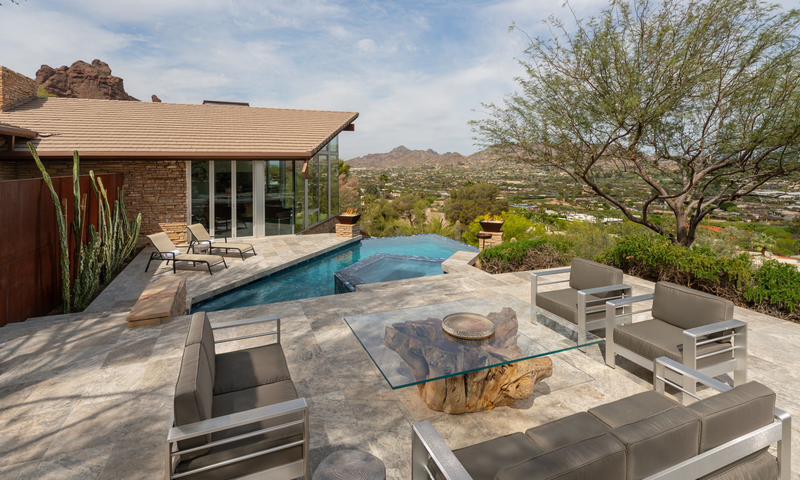 Outdoor Lounge and Pool