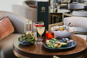 Food and drinks in Jade Bar