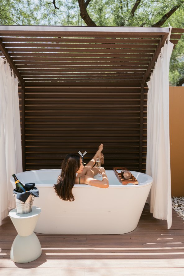 Outdoor soaking tub